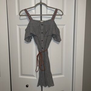 En Creme Cold Shoulder Dress With Embroidery And Belt - Small